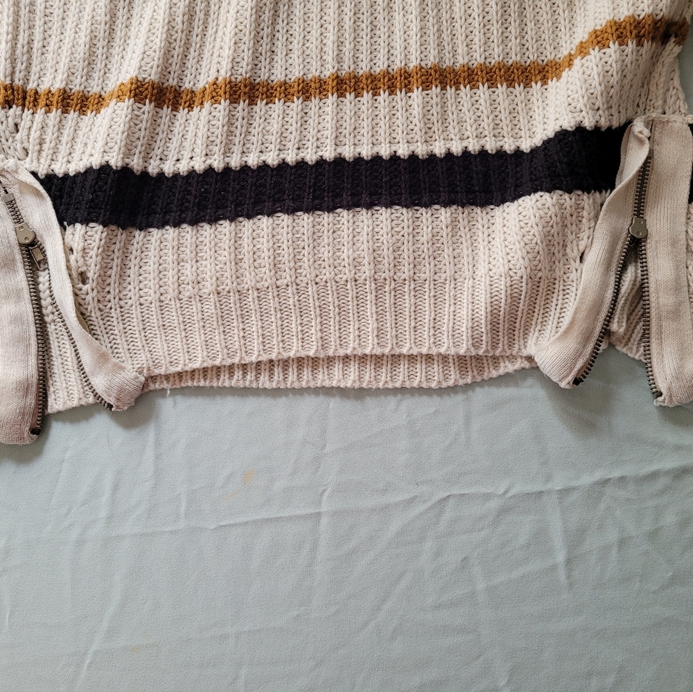 Sweater - Picture 3 of 4